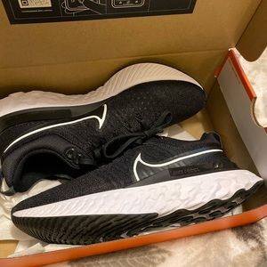 RESERVED FOR TAYLOR NIKE